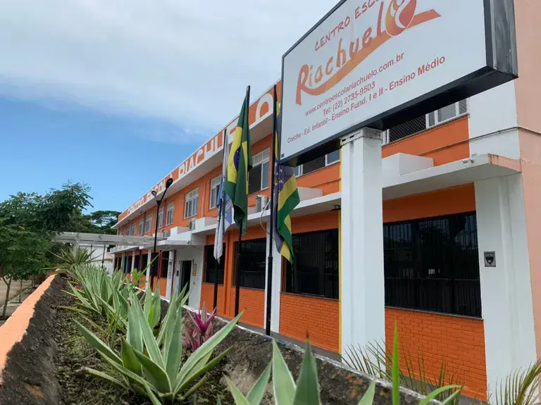 Fachada da unidade Goitacazes do Centro Escola Riachuelo